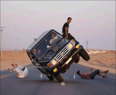 9-risky-car-stunt_400